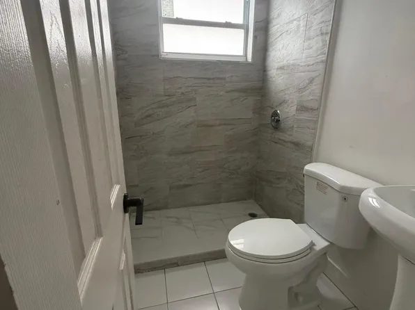 2 SW 6th Ave #C, Dania, FL 33004