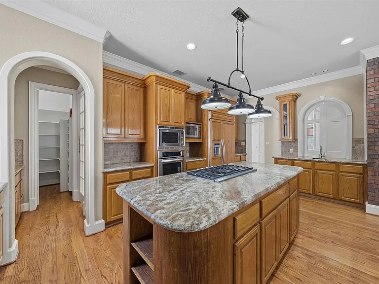 13714 Gainesway Dr — Photo 8