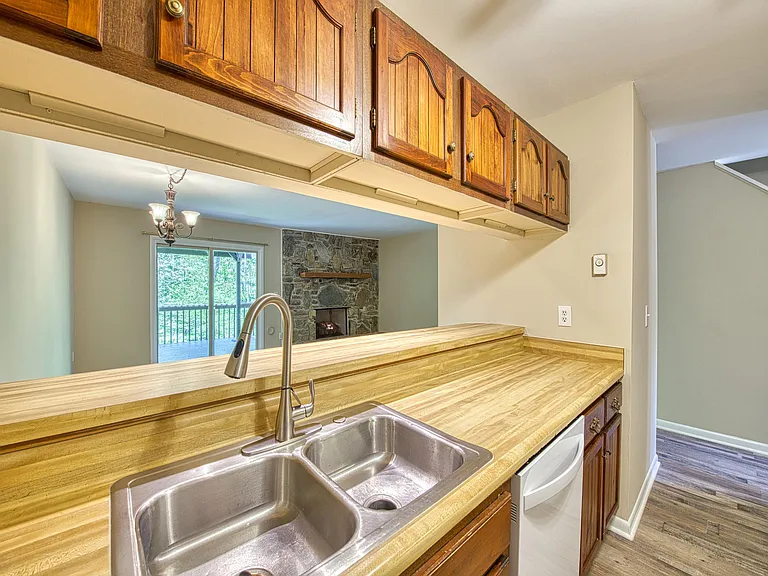 49 Riverside Villa Dr — Photo 23