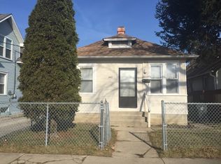 647 S Jackson St, Waukegan, IL 60085