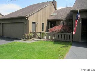 27 Sky Ridge Dr, Rochester, NY 14625