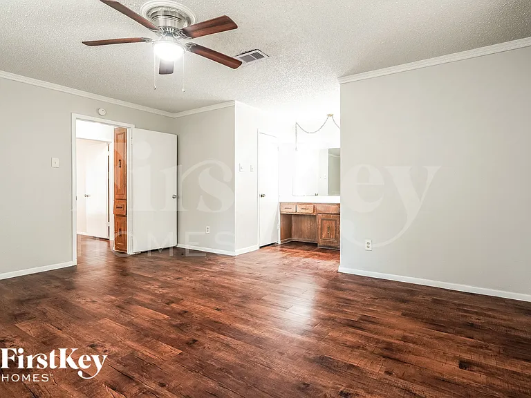 222 Creekwood Ct — Photo 13