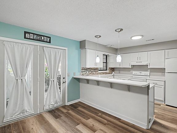 3rd image of 4022 Honor Cir