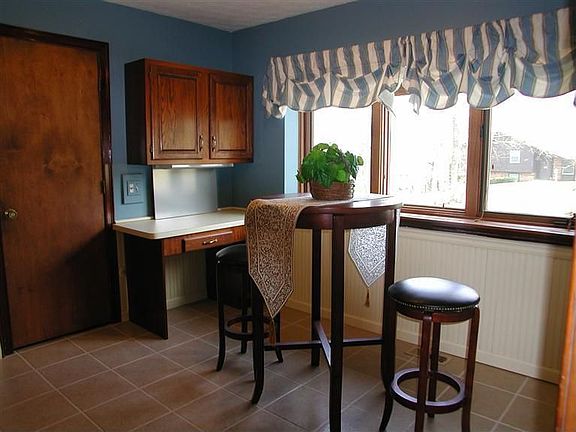 5th image of 467 Merrick Dr