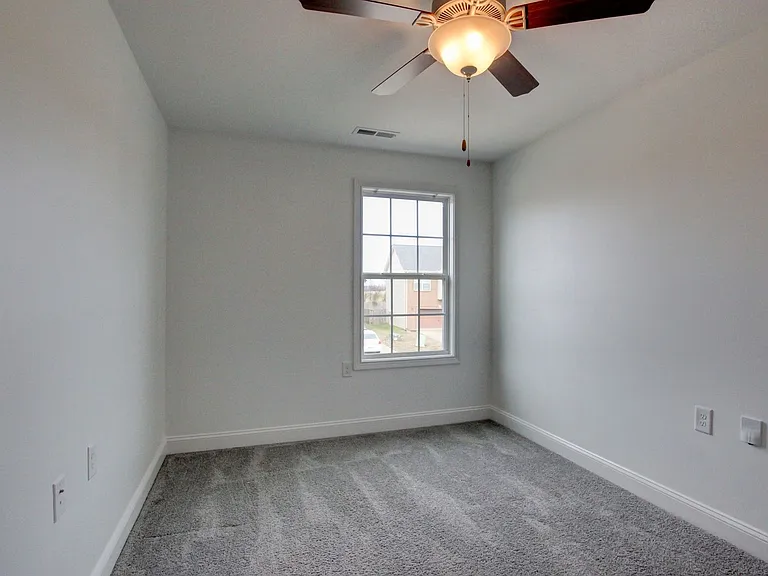 702 Ellie Nat Dr — Photo 33