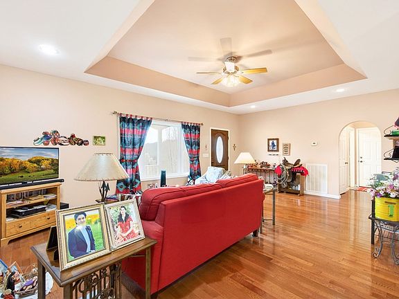 3rd image of 444 Mackie Rd