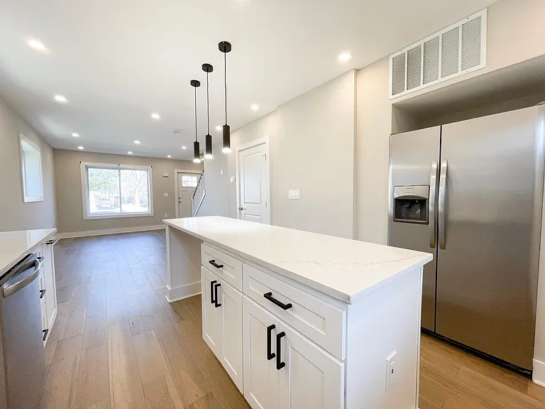1267 Emerson St NE — Photo 12