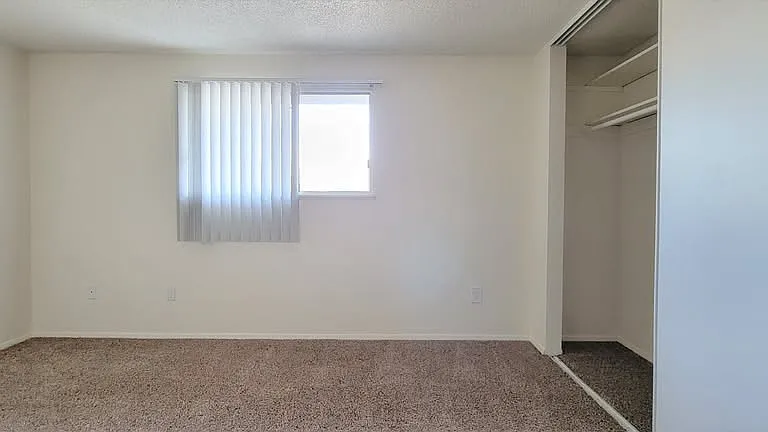 1x1 700sqft- Bedroom