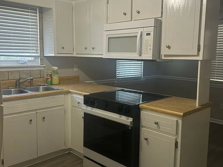 2403 Deodara Dr — Photo 3