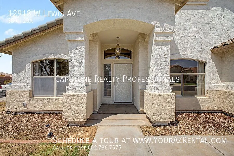 Comfort & Convenience Await: A 3 Bed, 2 Bath Corner-Lot Home in Avondale! — Photo 2