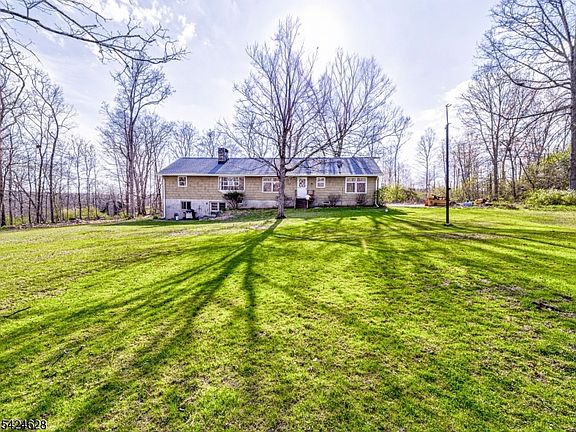 3rd image of 62 Pine Hill Rd