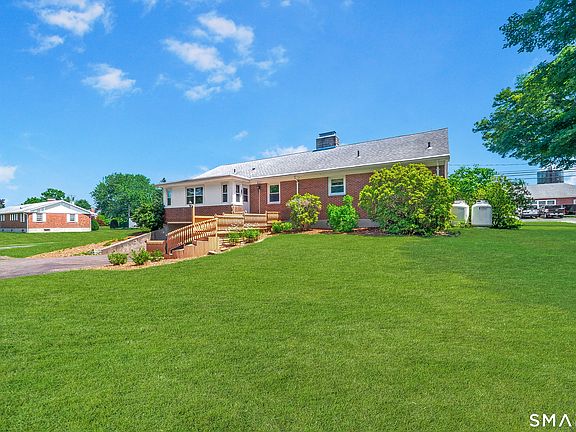 4th image of 779 Ridge Road
