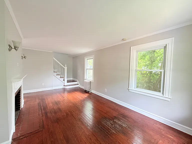685 Newhall St — Photo 5