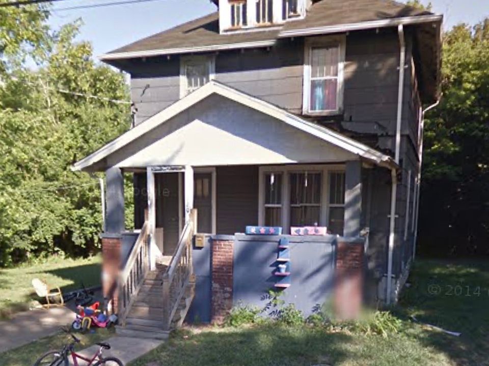 2nd image of 220 W 13th St