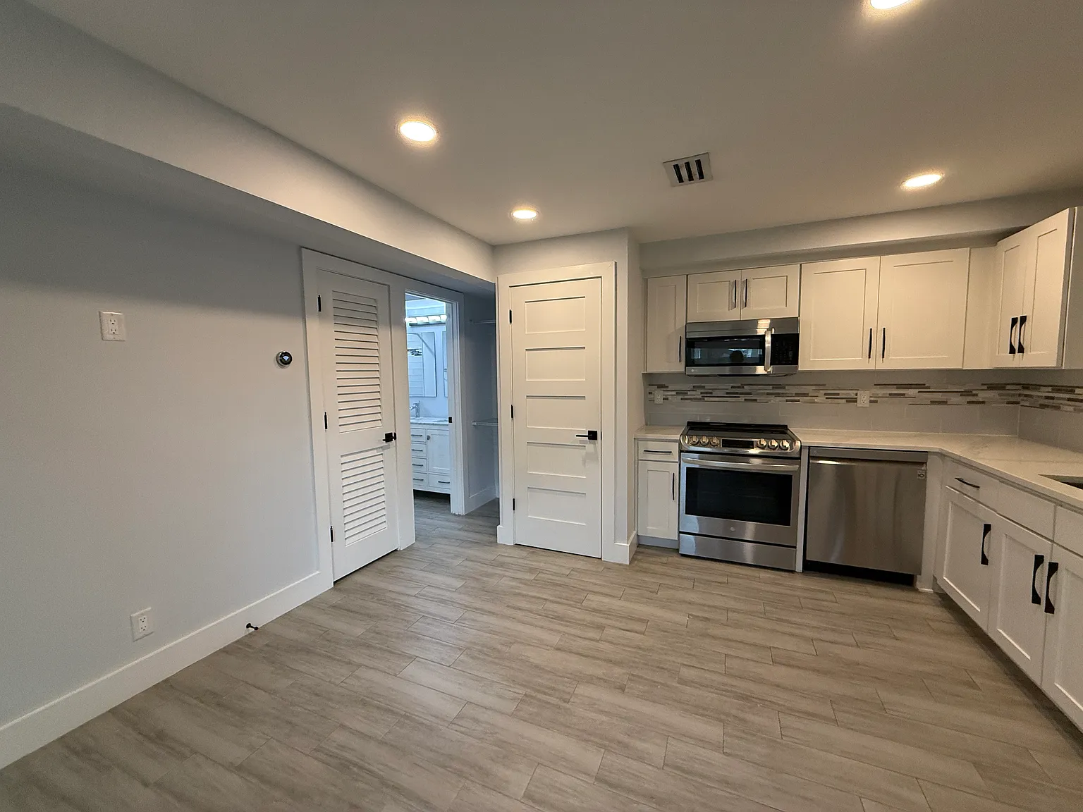 1 bed, 375 sqft, $1,999 — Photo 2