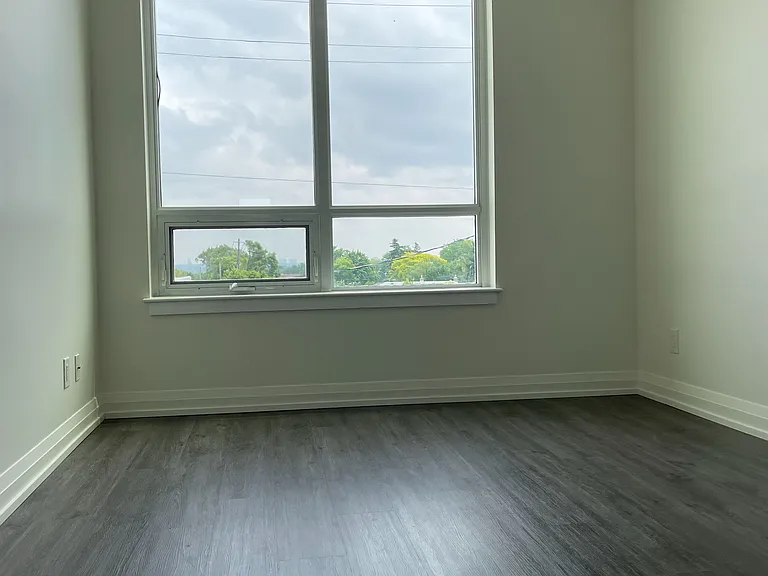 7167 Yonge St #202 — Photo 4