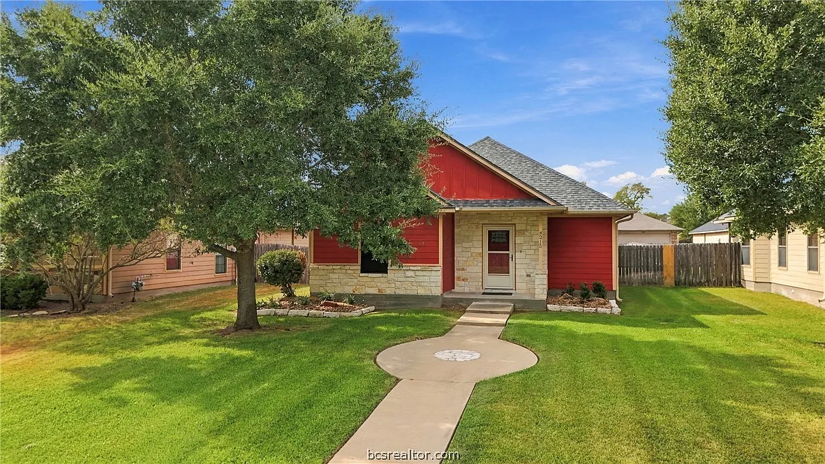 3 bed, 1248 sqft, $1,850 — Photo 2