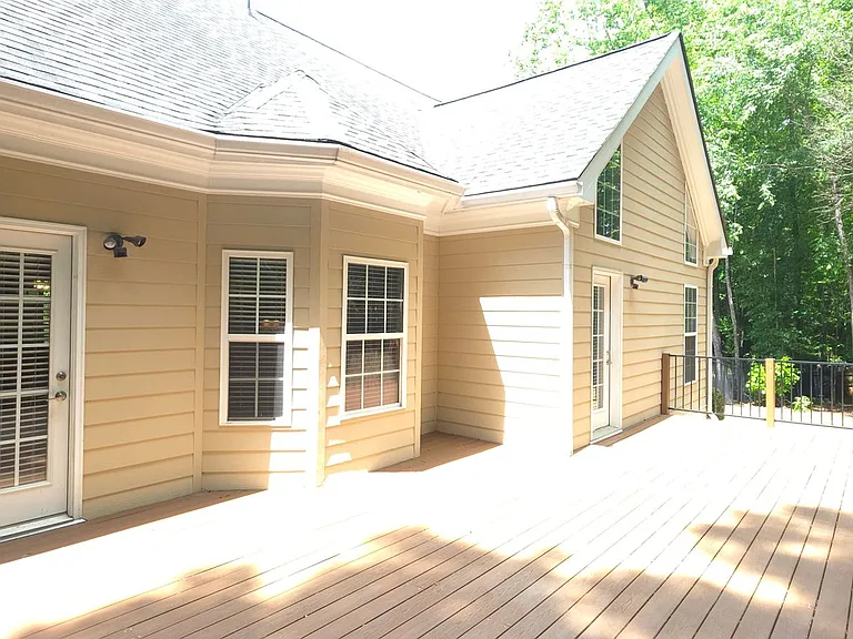 606 Lakeshore Ct — Photo 25
