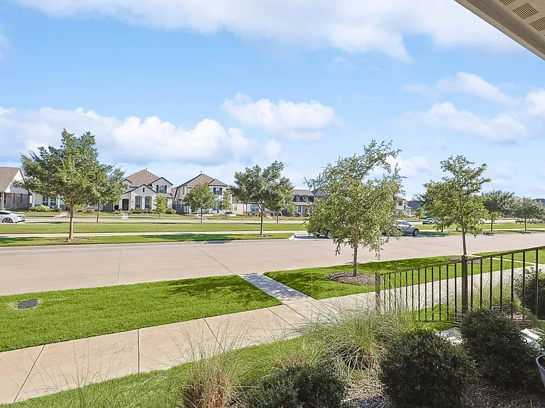 2420 Elm Pl — Photo 22