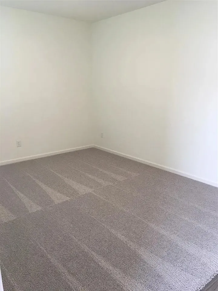 4 bed, 2094 sqft, $2,475 — Photo 2