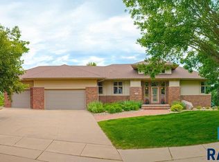 7401 W Rocky Ridge Cir, Sioux Falls, SD 57106