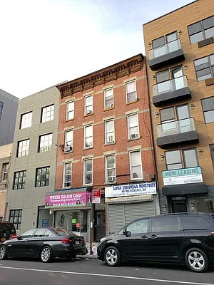 Rented by Signature Property Realty | media 32