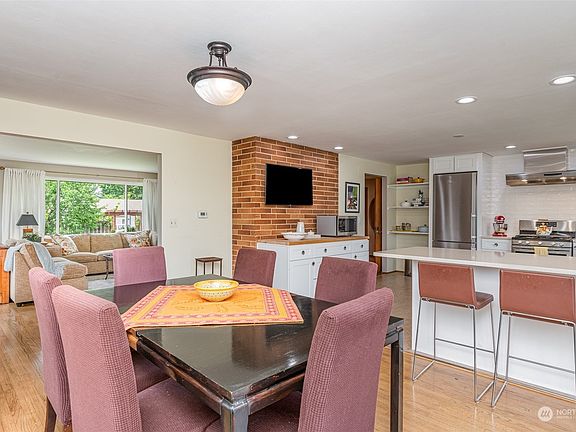 5th image of 6530 18th Ave SW #1