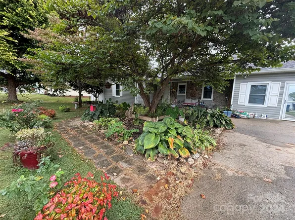 16 Colonial Ave, Granite Falls, NC 28630