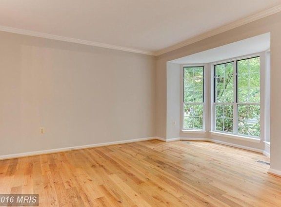 5th image of 704 Catoctin Cir NE