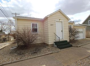127 4th St W, Dickinson, ND 58601