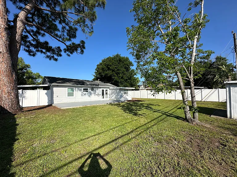 7355 Meadowlawn Dr N — Photo 18