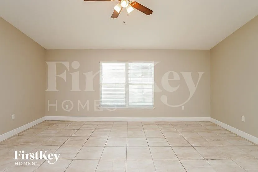 4 bed, 3.0 bath, 1966 sqft, $2,295 — Photo 3
