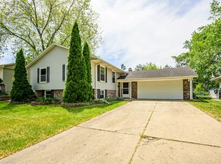 632 Hayward Ave, Streamwood, IL 60107