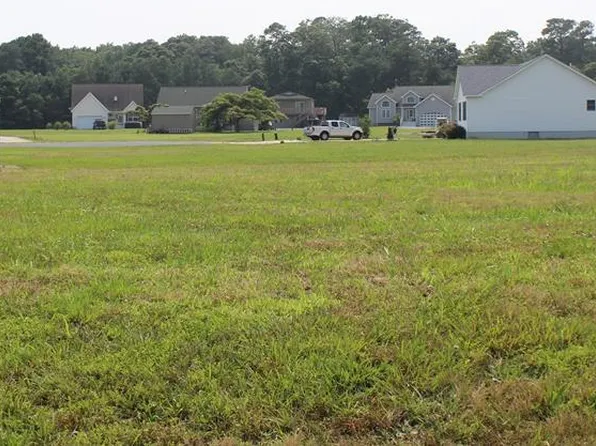 46 Tide Ct, Greenbackville, VA 23356