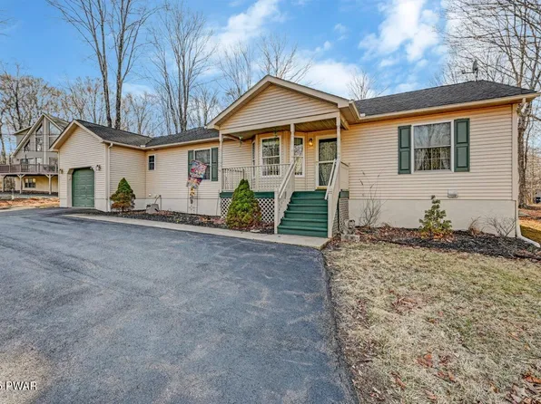12 Rockway Ct, Lake Ariel, PA 18436