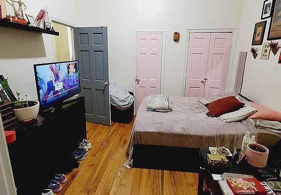 4th image of 611 Gates Ave APT 1B