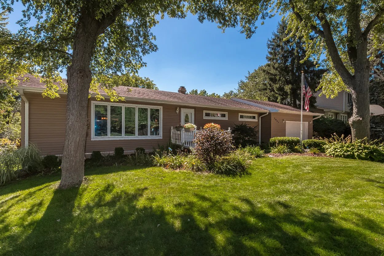 2943 Crabtree Ave photo 1