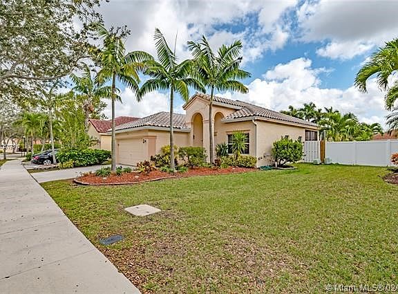 4th image of 908 Tanglewood Cir