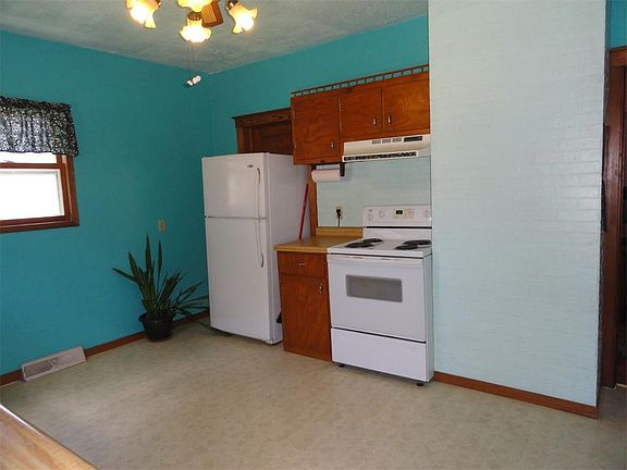 3rd image of 214 W Washington St