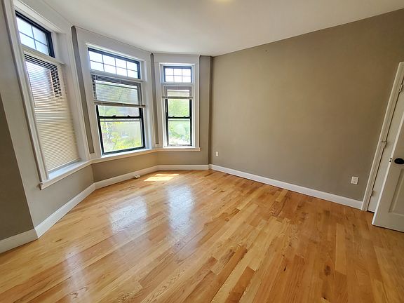 5th image of 1914 Beacon St #1
