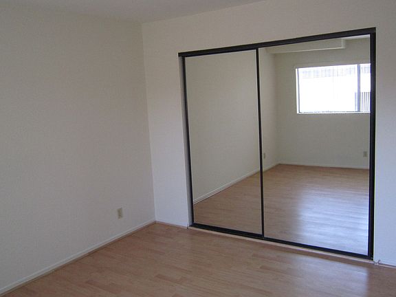 5th image of 531 Fischer St