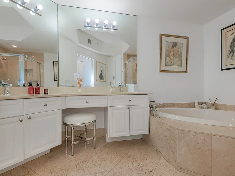 111 SE 8th Ave #705 — Photo 46