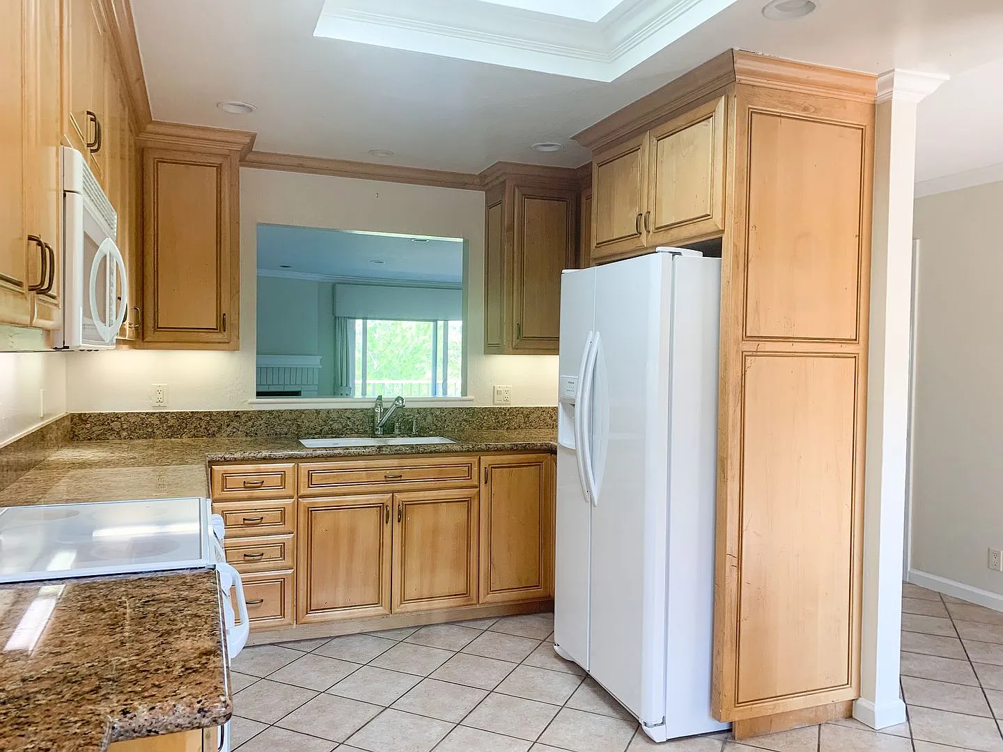 Townhome with Stunning Vasona Lake & Foothill Views Near Downtown Los Gatos — Photo 3