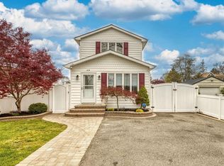 219 Hyman Ave, West Islip, NY 11795