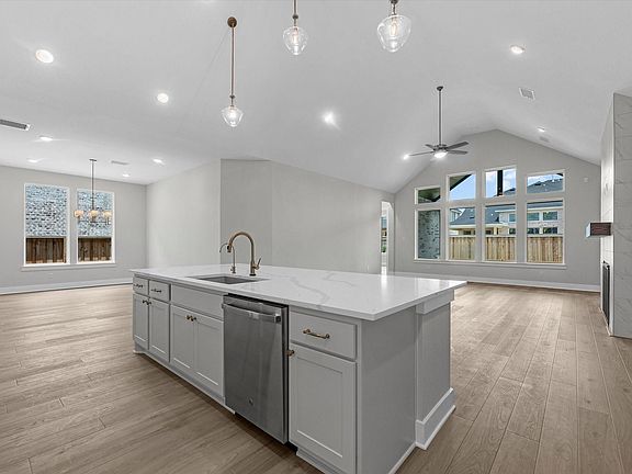 4th image of 19706 Centennial Park Ln