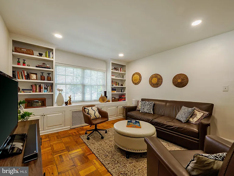 1608 W Abingdon Dr #102 — Photo 9