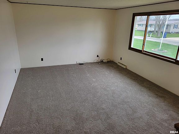 3rd image of 202 Orchard Dr