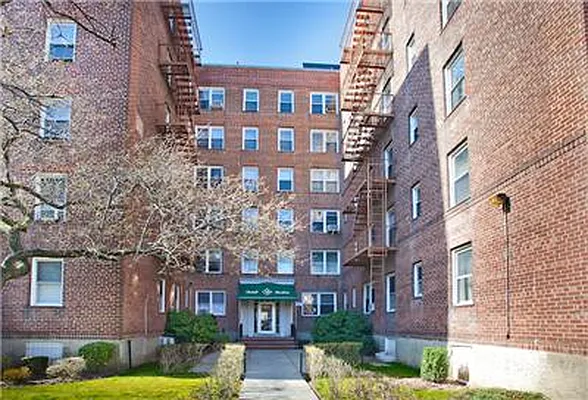 Sold by Avenue Sotheby's International Realty | media 6