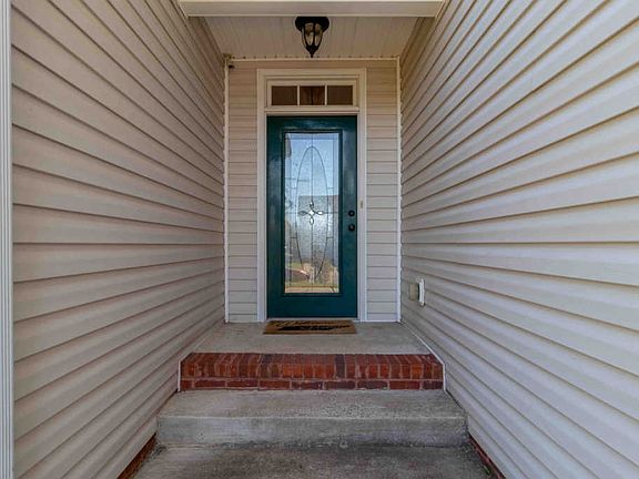 2nd image of 3159 Hawthorn Dr