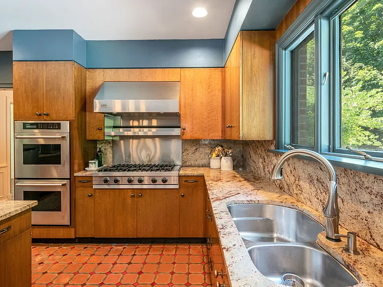 681 Closter Dock Rd — Photo 12